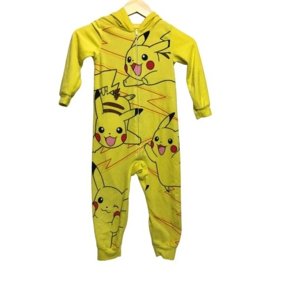 Pokémon one piece pajamas size‎ 4/5